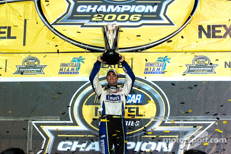 2006 - champion sur Matt Kenseth par 56pts