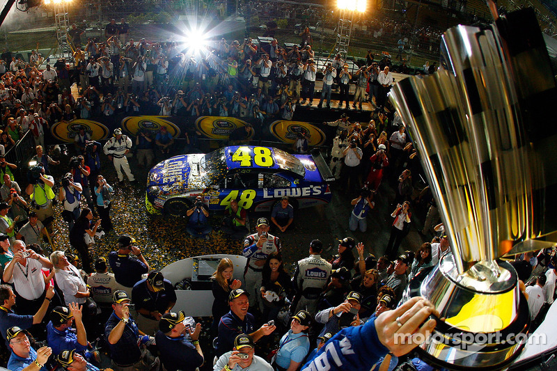 2009 - champion sur Mark Martin par 141pts