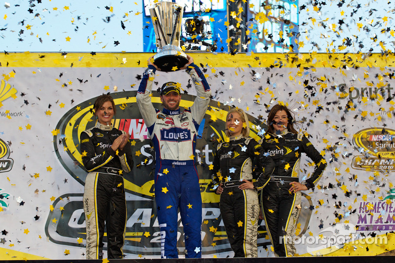 2010 - Championne contre Denny Hamlin par 39 points