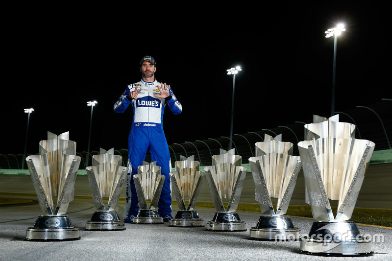 Champion 2016 - Jimmie Johnson rejoint lélite