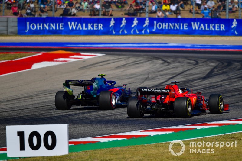 Pierre Gasly, Toro Rosso STR14, devance Sebastian Vettel, Ferrari SF90 