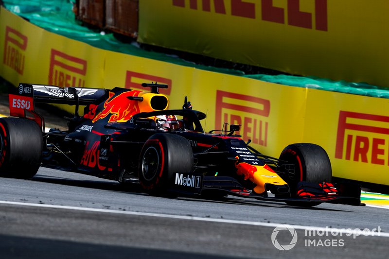 Le vainqueur de la course, Max Verstappen, le Red Bull Racing RB15 célèbre son tour