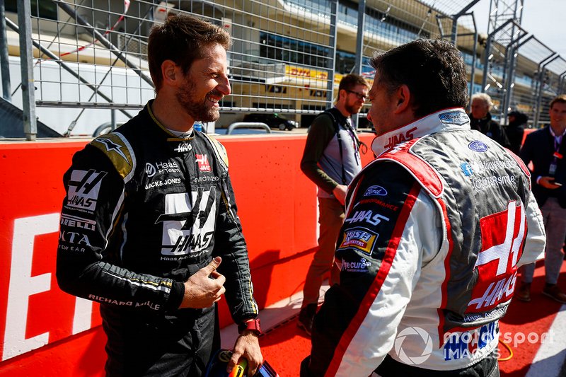 Romain Grosjean, membre de léquipe de F1 Haas, et la légende de NASCAR, Tony Stewart