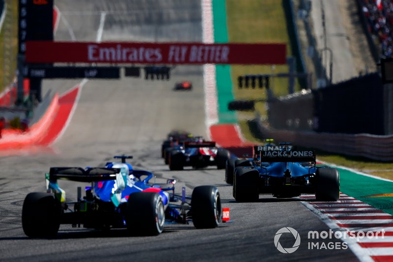 Romain Grosjean, Haas VF-19, conduit Daniil Kvyat, Toro Rosso STR14