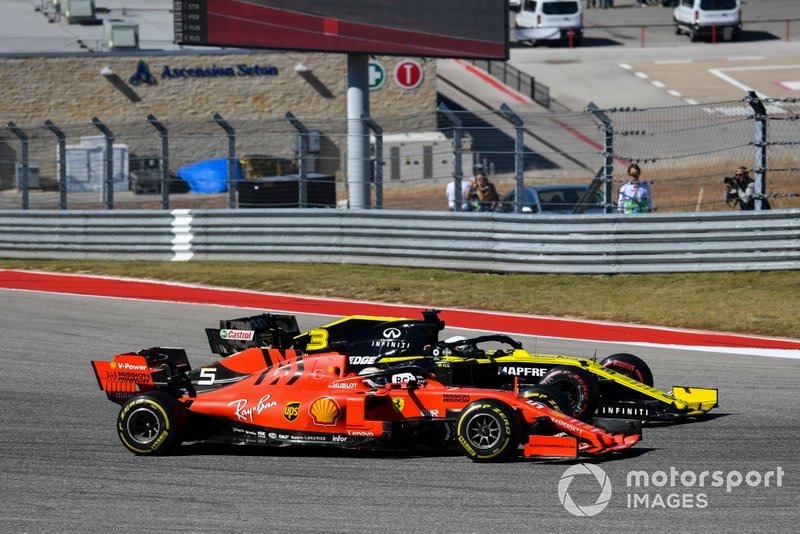 Sebastian Vettel, Ferrari SF90, aux prises avec Daniel Ricciardo, Renault F1 Team R.S.19