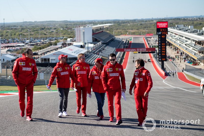 Sebastian Vettel, Ferrari, marche sur la piste