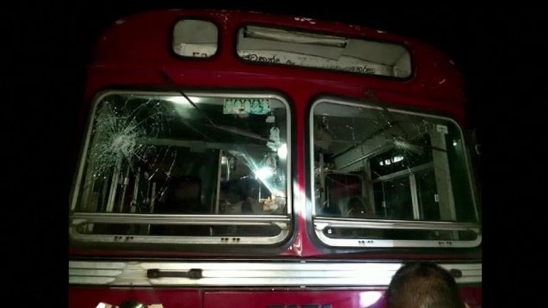 L'avant du bus a été endommagé lors de l'attaque