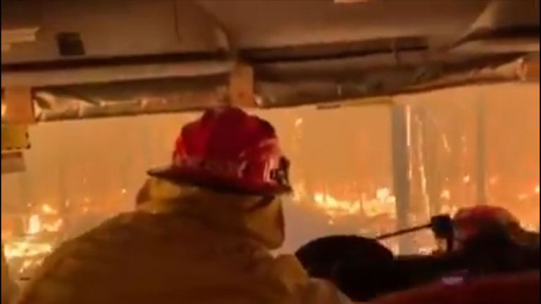 Des dizaines de feux de brousse ont été signalés en Nouvelle-Galles du Sud, et au moins 49 de ces incendies ont été signalés comme non maîtrisés.