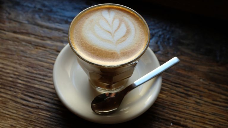 La caféine peut déclencher des crises, mais aide également aux symptômes de migraine