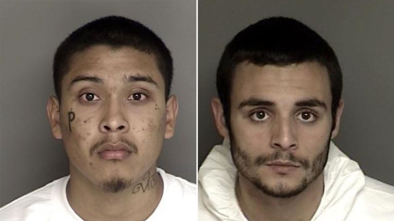 Jonathan Salazar, 20 ans, et Santos Fonseca, 21 ans, se sont échappés de la prison du comté de Monterey dimanche matin. Pic: shérif du comté de Monterey