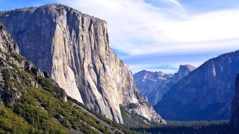 El Capitan est une formation rocheuse verticale dans le parc national de Yosemite
