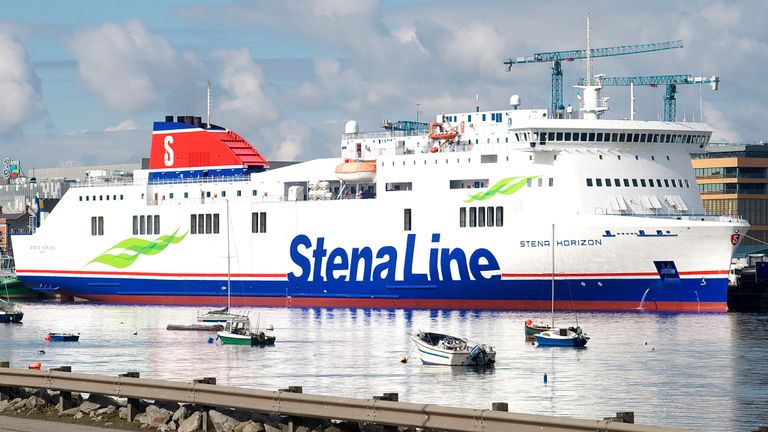 Les hommes ont été retrouvés sur le Stena Horizon, qui navigue entre Cherbourg et Rosslare, a annoncé la compagnie. Pic: Ligne Stena