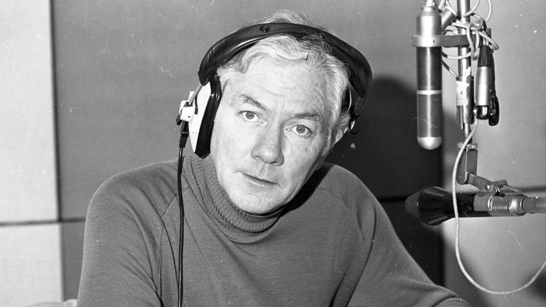 Gay Byrne en studio à l'occasion du 15e anniversaire de son émission de radio en 1988