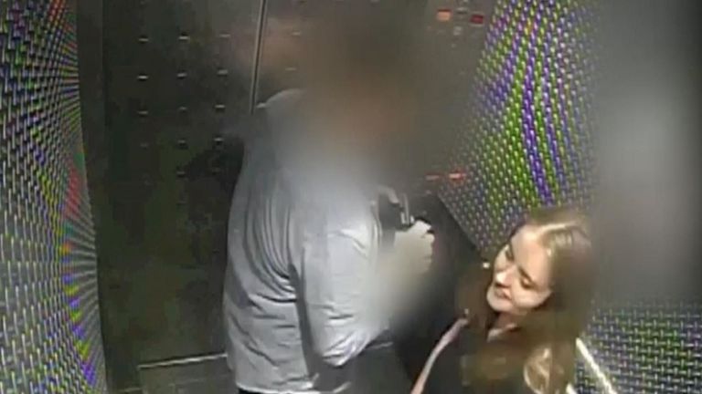 Des images de la caméra de sécurité montrant la cartouchière britannique Grace Millane rencontrant sa date de contact avec Tinder et maintenant accusé du meurtre ont été montrées au jury lors de son procès pour meurtre en Nouvelle-Zélande.