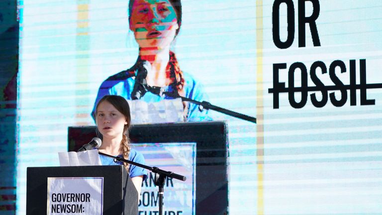   Greta Thunberg parle lors d'une marche à Los Angeles, en Californie