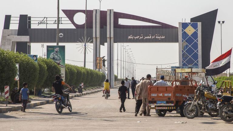 Des manifestants irakiens bloquent la route menant au port d'Umm Qasr 