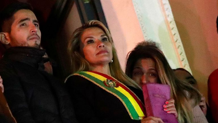 Jeanine Anez s'est déclarée présidente par intérim