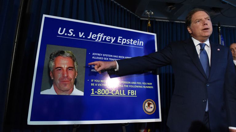 Un avocat du district sud de l'État de New York aux États-Unis porte plainte contre Jeffery Epstein en juillet