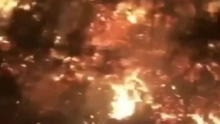Les pompiers filment l'incendie de Kincade en Californie