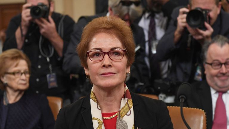 Marie Yovanovitch témoigne lors de la deuxième audience publique organisée par le Comité spécial permanent du renseignement de la Chambre.