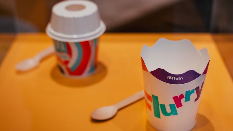 Les nouveaux conteneurs McFlurry auront des rabats au lieu d'un couvercle en plastique séparé