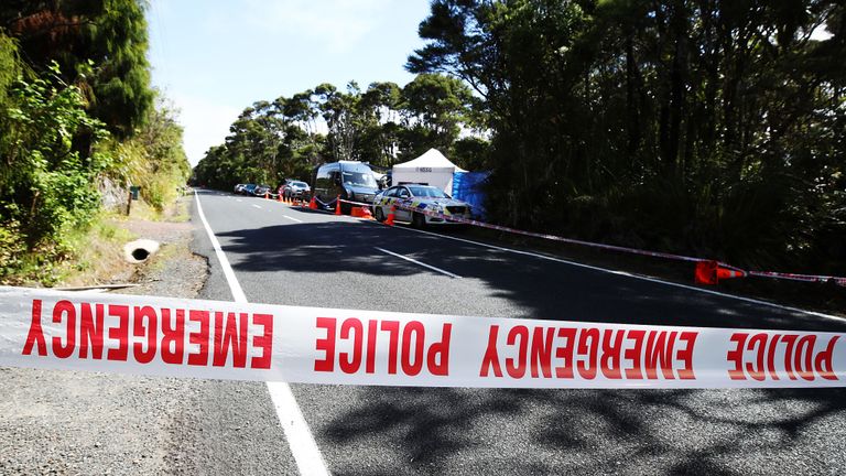 Auckland, Nouvelle-Zélande - 9 décembre: la scène où le corps de la touriste britannique Grace Millane a été retrouvé par la police néo-zélandaise dans les Waitakere Ranges le 09 décembre 2018 à Auckland, en Nouvelle-Zélande. La police a enquêté sur la disparition de la Britannique britannique Grace Millane, âgée de 22 ans, qui avait été vue pour la dernière fois le samedi 1er décembre à Auckland. (Photo par Hannah Peters / Getty Images)