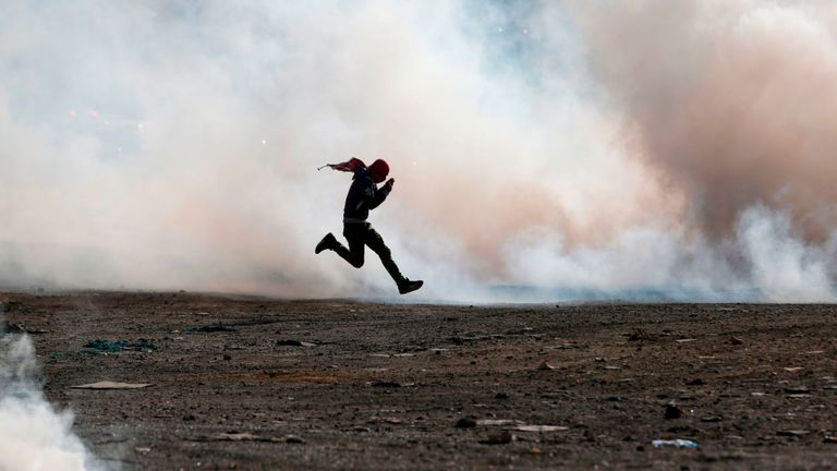 Des manifestants palestiniens affrontent les forces de sécurité israéliennes