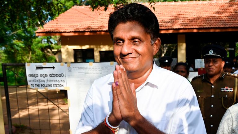 Le candidat à la présidentielle Sajith Premadasa émerge après le vote