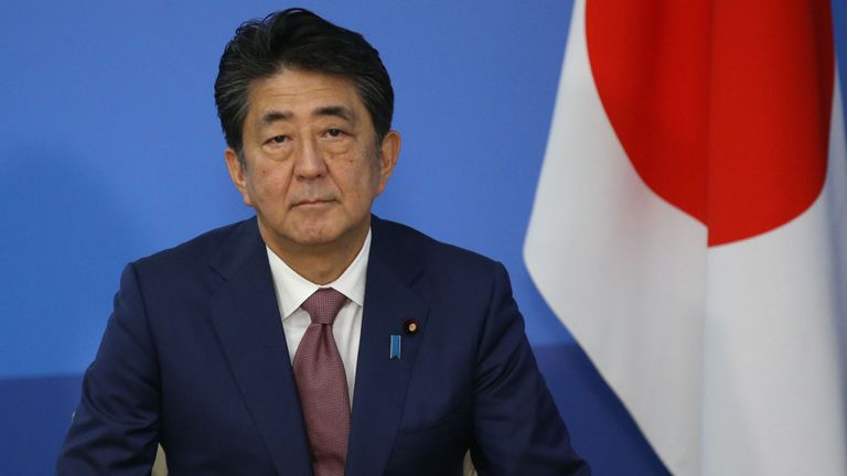 Le premier ministre du Japon, Abe Shinzo, serait conforme à la tradition japonaise.