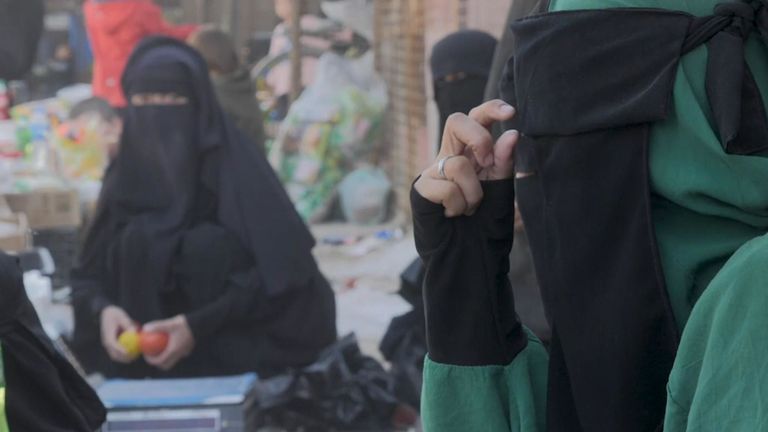 Une partie du camp était destinée aux personnes qui fuyaient l'EI - maintenant, elles partagent le camp avec des femmes de l'EI.