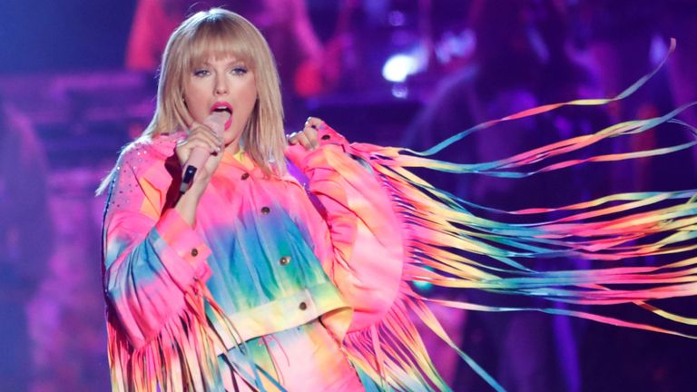 Taylor Swift se produit en Californie