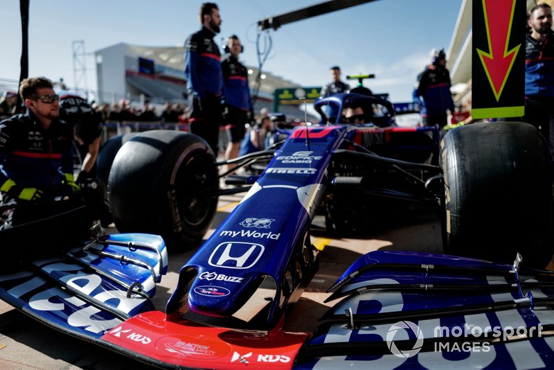 Léquipe Toro Rosso sentraîne à un arrêt au stand