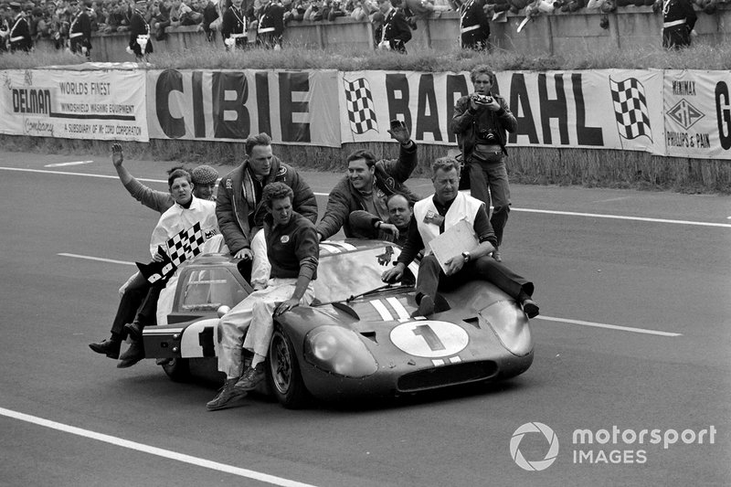 Dan Gurney, A.J. Foyt, Shelby Américaine