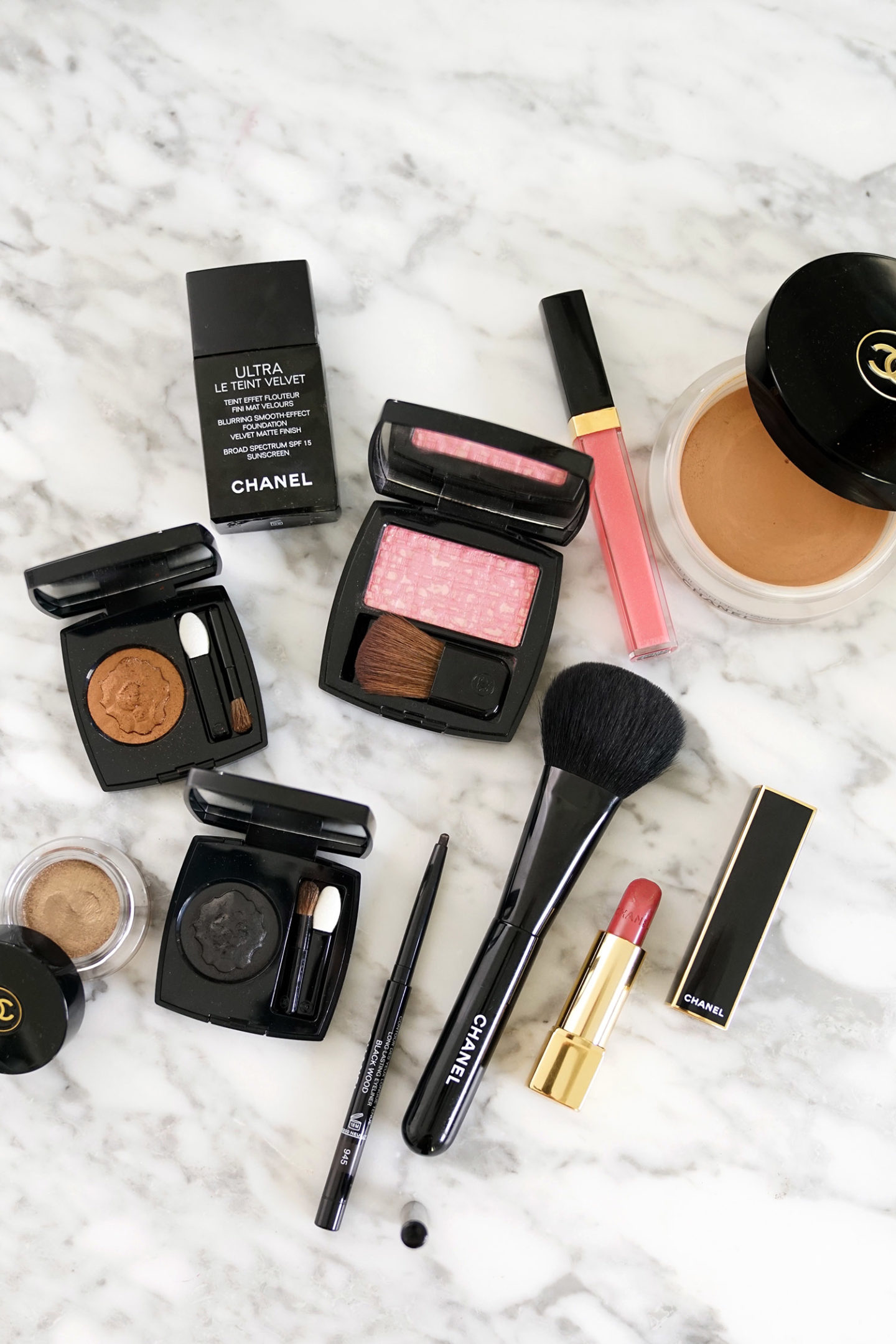 Look de maquillage rose tweed de Chanel