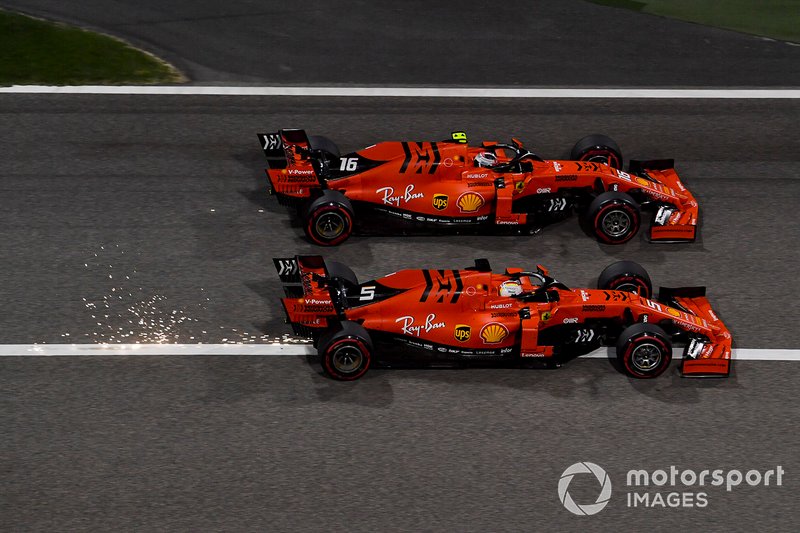 Charles Leclerc, Ferrari SF90 dépasse Sebastian Vettel, Ferrari SF90 en tête