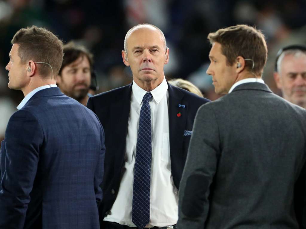 Clive Woodward compare les vainqueurs de la Coupe du monde de rugby de 2003 à l'équipe d'Angleterre actuelle et explique pourquoi son équipe était meilleure