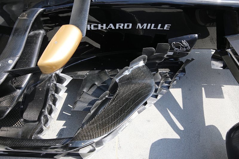 Haas F1 Team VF-19, bargeboard