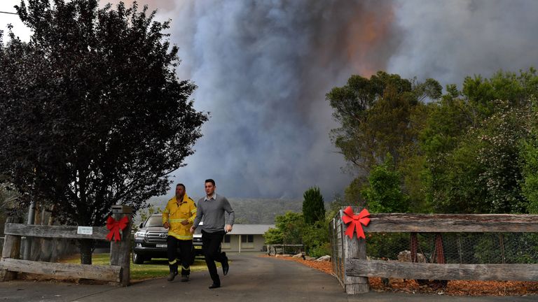 Les pompiers ont mis en œuvre des mesures de protection des biens en Nouvelle-Galles du Sud 