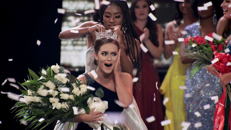 Nia Franklin couronne Miss Virginia 2019, Camille Schrier
