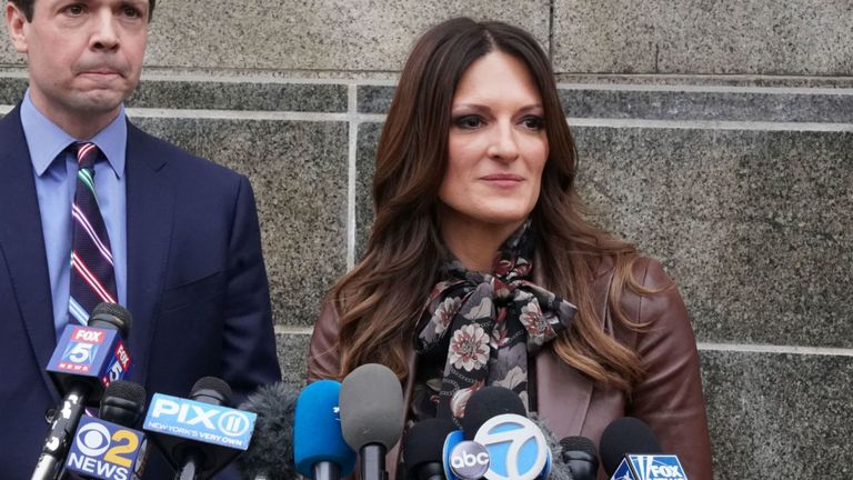 L'avocate de Weinstein, Donna Rotunno, a nié que l'étiquette électronique avait été délibérément falsifiée.