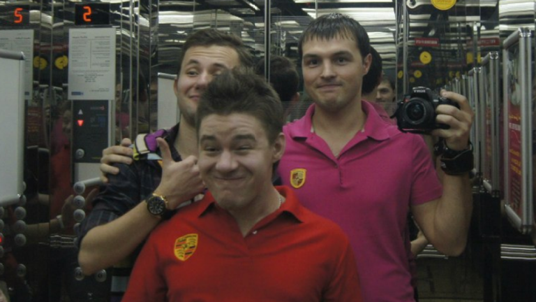 Les membres de Evil Corp. Kirill Slobodskoy, Dmitry Smirnov et Denis Gusev à Dubaï. Pic: NCA