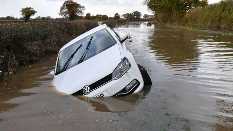 Les eaux de crue submergent une voiture dans la région de Fishlake dans le nord-est au début du mois