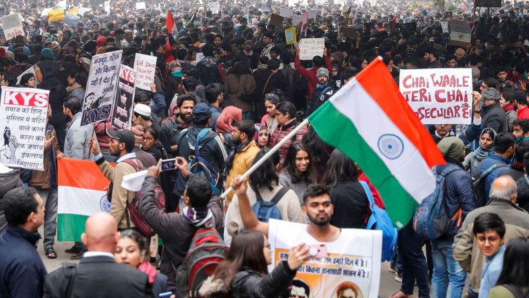 L'Inde proteste