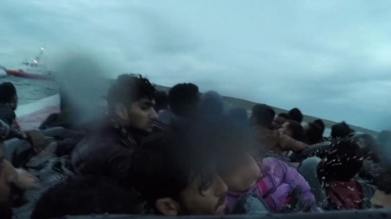 Des migrants secourus au large des côtes italiennes