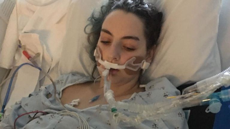 Les poumons de Simah ont échoué pendant qu'elle était à l'hôpital