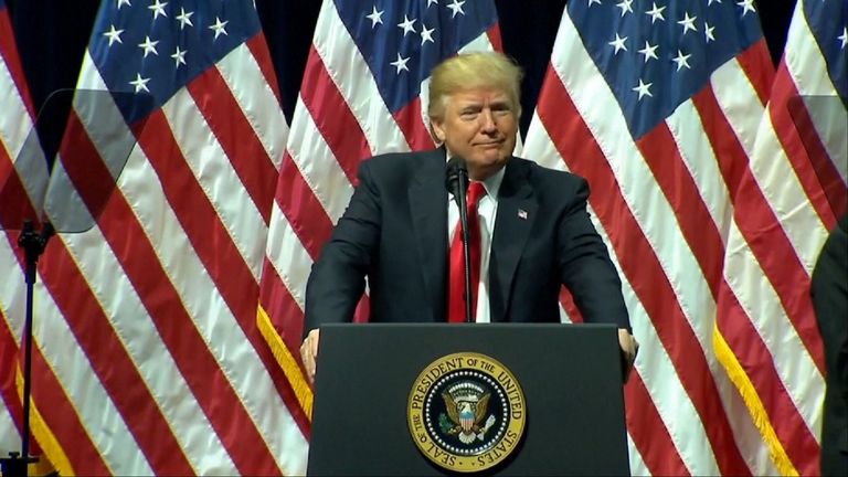 Le président Trump a fait l'éloge des nouveaux diplômés