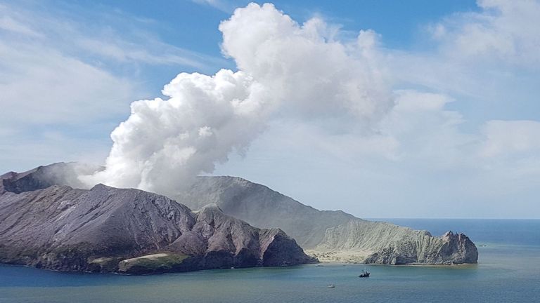 Vue aérienne de l'éruption du volcan White Island, en Nouvelle-Zélande. Photo: Auckland Rescue Helicopter Trust 