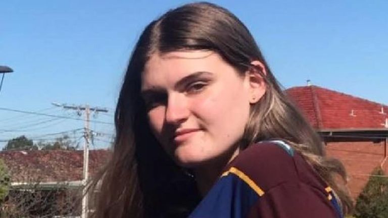 L'écolière Zoe Hosking est également portée disparue. Pic: Facebook