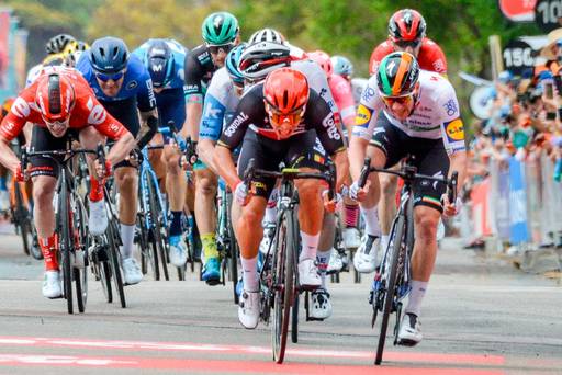 Sam Bennett tombe terriblement loin de la victoire de la deuxième étape à Town Down Under