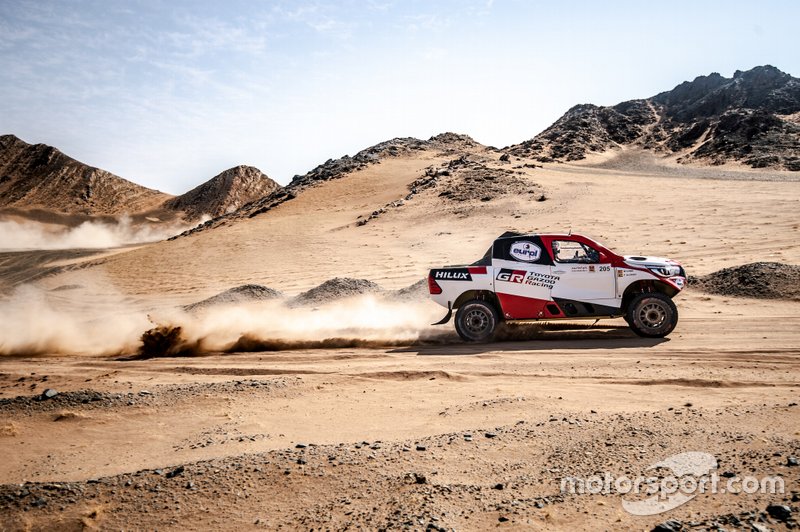 # 205 Toyota Gazoo Racing Toyota Hilux: Fernando Alonso, Marc Coma 